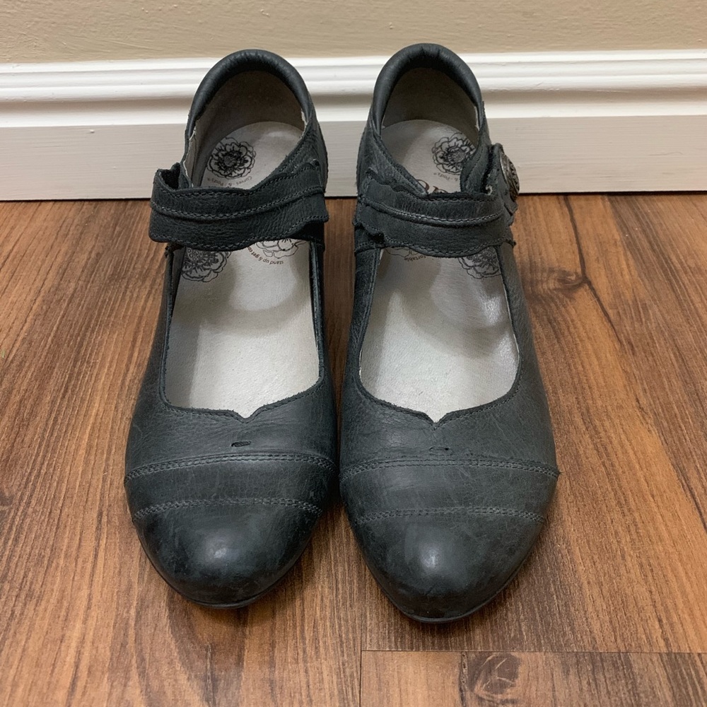 Taos heels